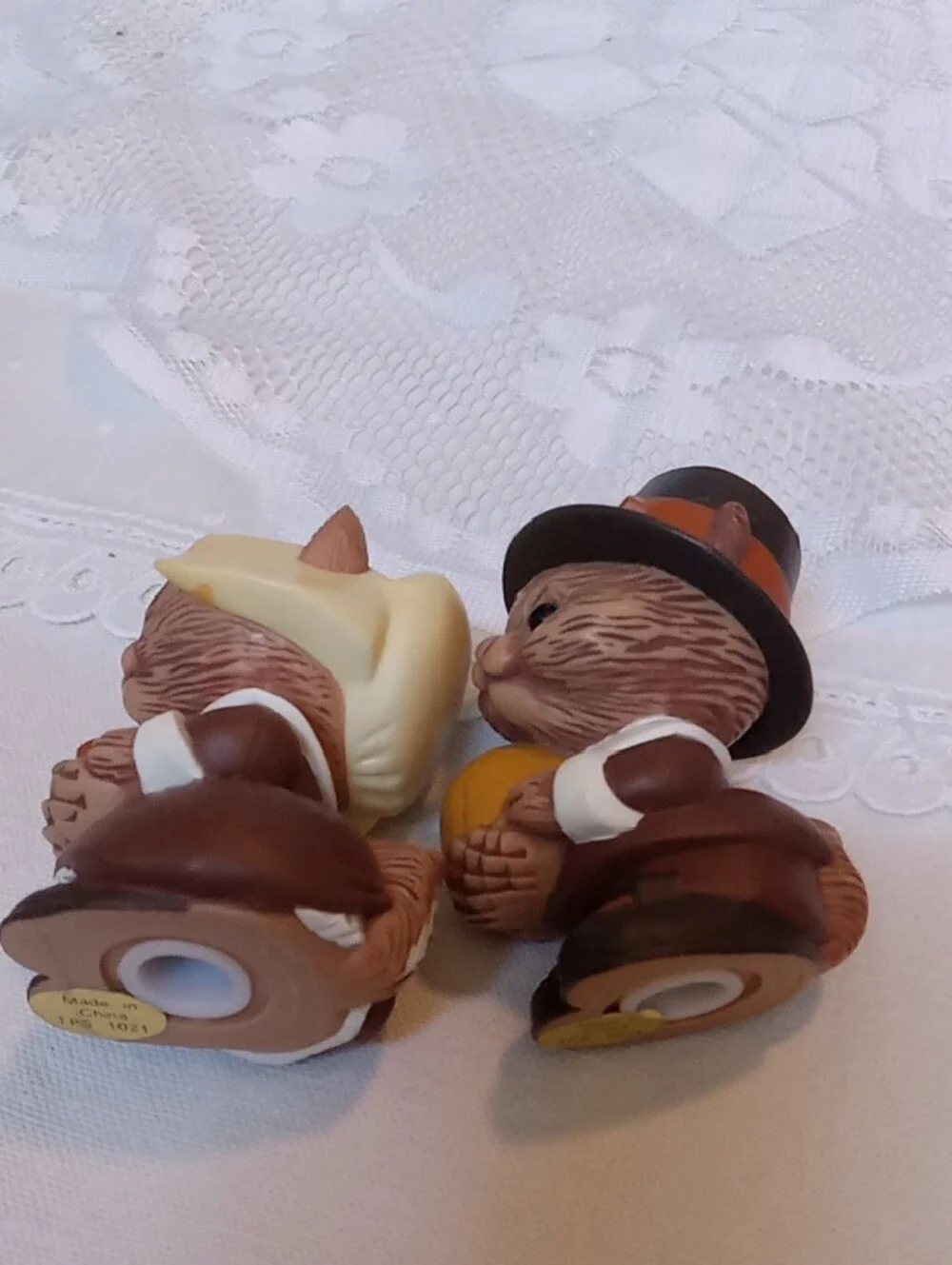 Thanksgiving Pilgrim Chipmunk Salt & Pepper
